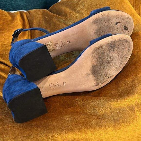 M. Gemi Navy Suede mid heel sandals only worn once! Size 39 - Picture 4 of 4